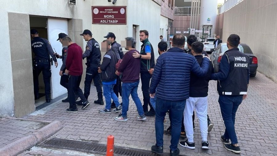 Narkotik Operasyonu’nda 15 Kişi Adliyede