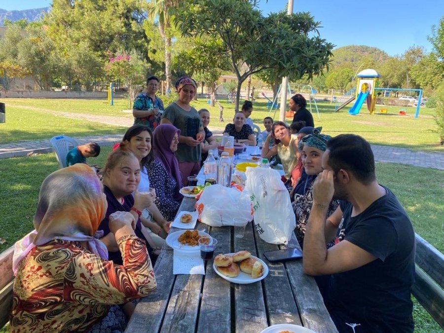 Kemer Belediyesi’nden Engelli Vatandaşlara Özel Etkinlik