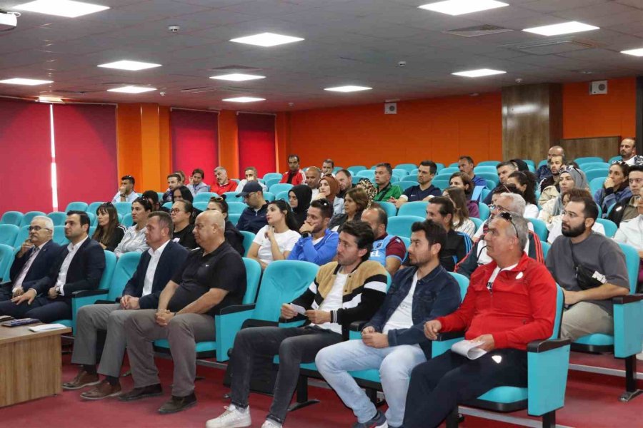 Karaman’da Okul Sporları Değerlendirme Toplantısı Yapıldı