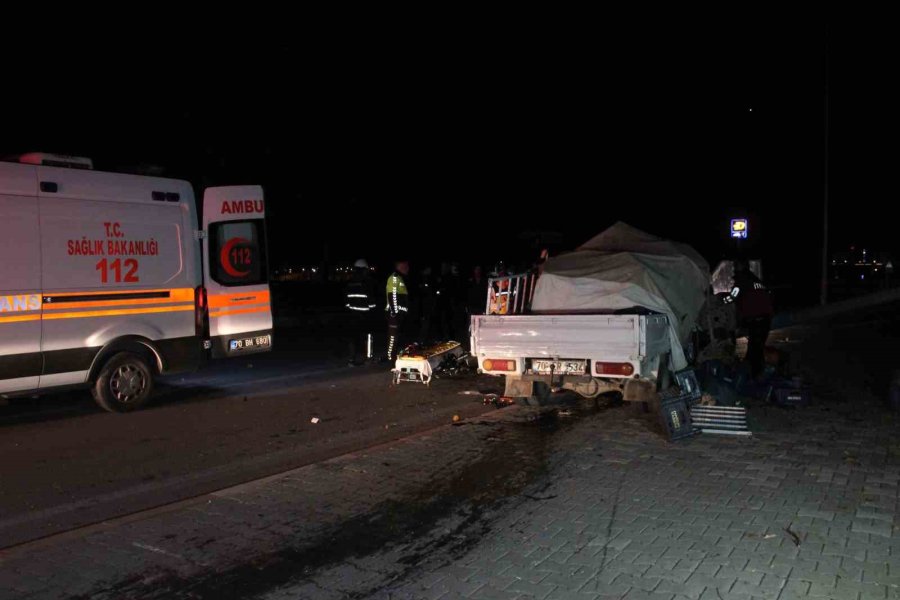 Karaman’da Kaza Sonrası Kamyonette Sıkışan Sürücü İçin Ekipler Seferber Oldu