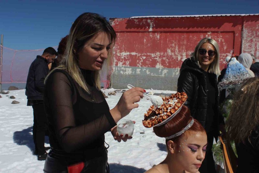 Erciyes’in Zirvesinde Sanatlarını Konuşturdular