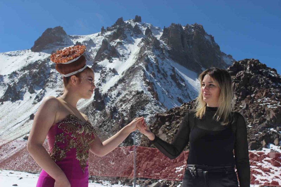 Erciyes’in Zirvesinde Sanatlarını Konuşturdular