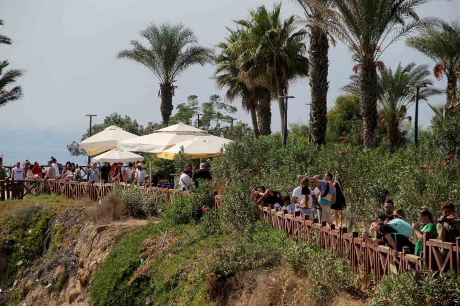 Antalya’nın Dünyaca Ünlü Şelalesinin Sonbahar Manzarası Mest Etti