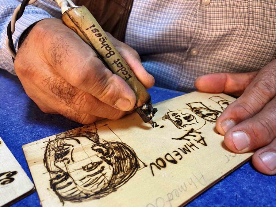 Ahşap Yakma Sanatında 56 Yılı Geride Bıraktı