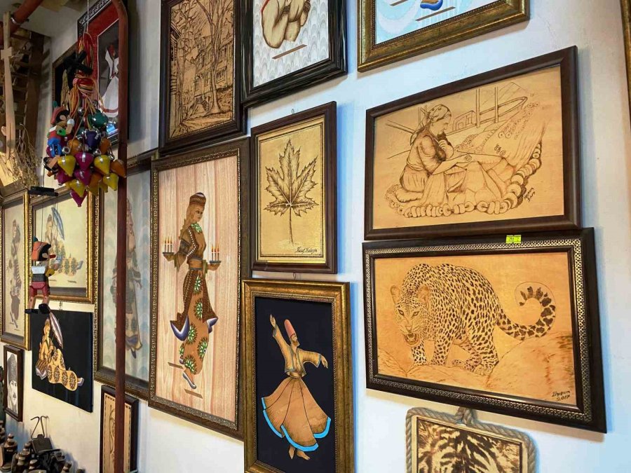 Ahşap Yakma Sanatında 56 Yılı Geride Bıraktı