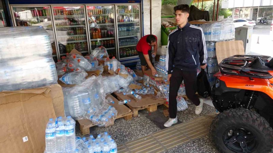 Atv İle Markete Dalan Alman Çifte Su Kolileri Hava Yastığı Görevi Yaptı