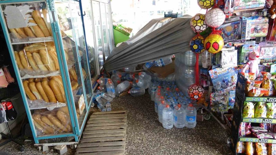 Atv İle Markete Dalan Alman Çifte Su Kolileri Hava Yastığı Görevi Yaptı