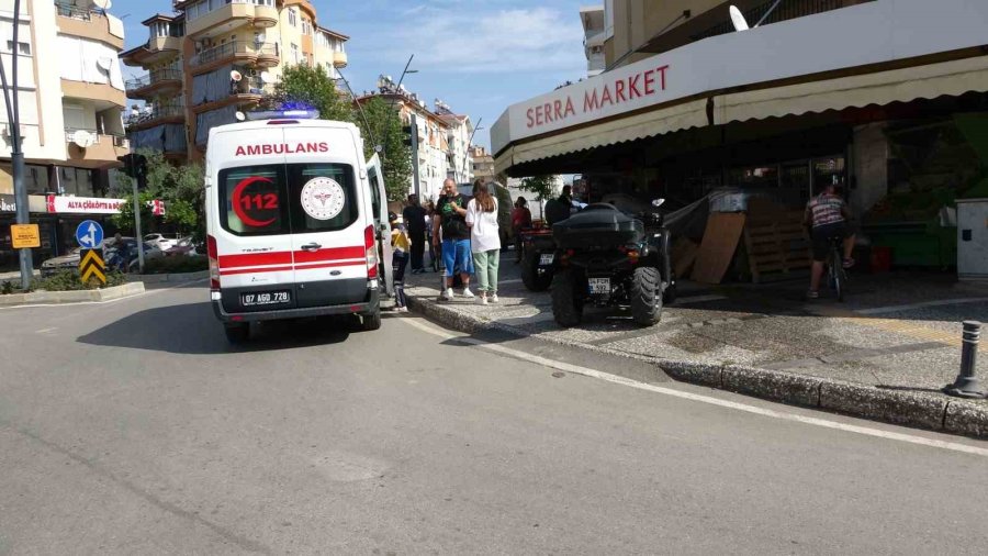 Atv İle Markete Dalan Alman Çifte Su Kolileri Hava Yastığı Görevi Yaptı