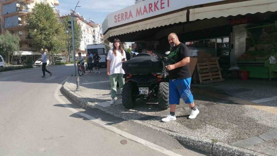 Atv İle Markete Dalan Alman Çifte Su Kolileri Hava Yastığı Görevi Yaptı