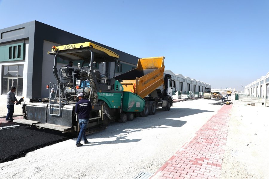 Karatay Belediyesi Sıcak Asfalt Seferberliğini Sürdürüyor