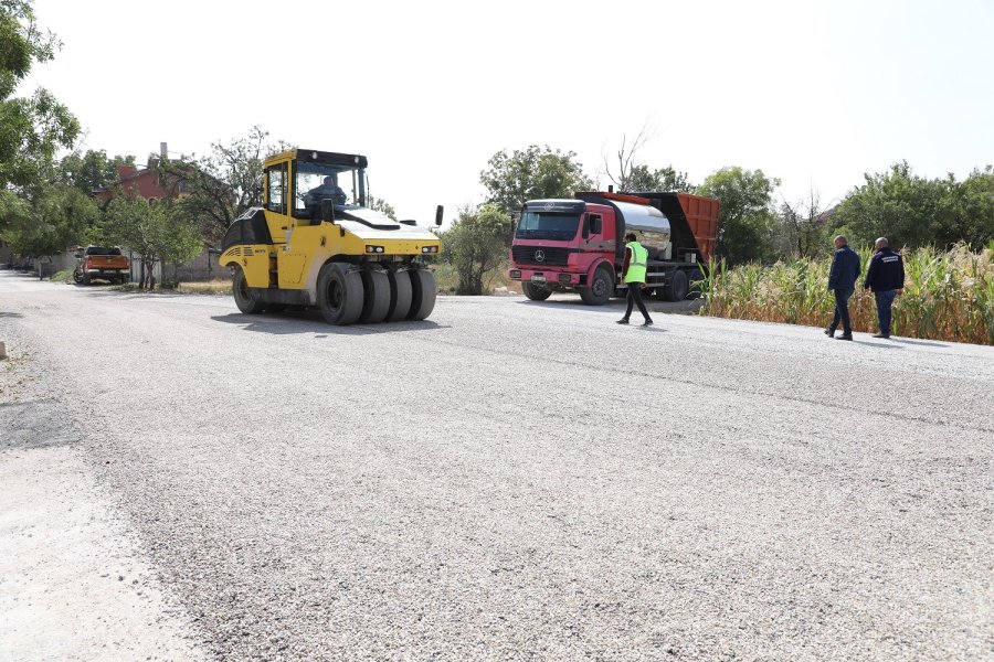 Karatay Belediyesi Sıcak Asfalt Seferberliğini Sürdürüyor