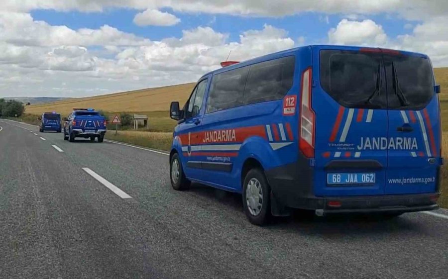 Ağaç Altından Gömülü Tüfekler, Baza Altından Tabanca Ve Uyuşturucular Çıktı