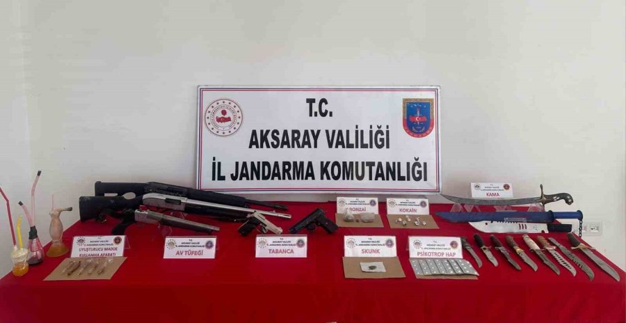 Ağaç Altından Gömülü Tüfekler, Baza Altından Tabanca Ve Uyuşturucular Çıktı