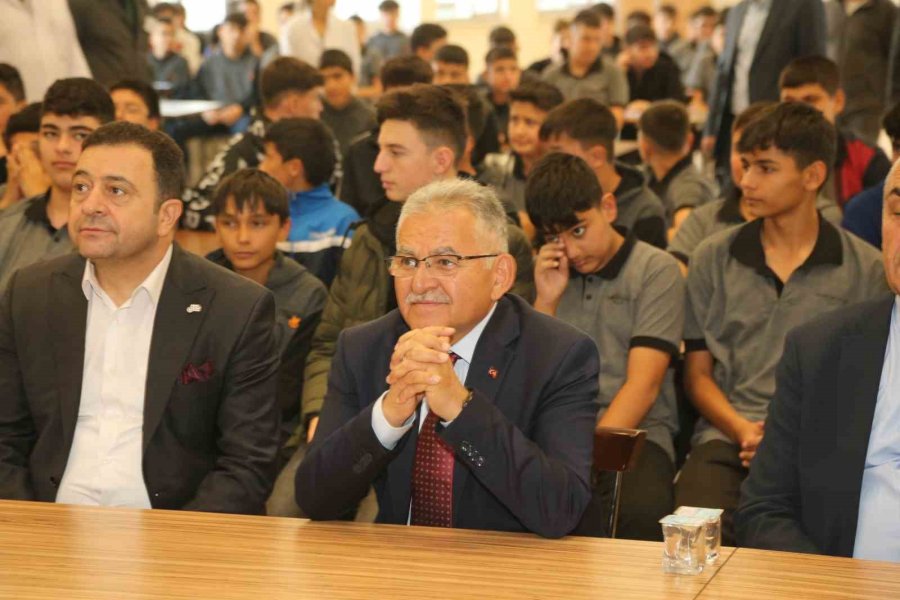 Başkan Büyükkılıç’tan Öğrencilerle ’kariyer’ Sohbetleri