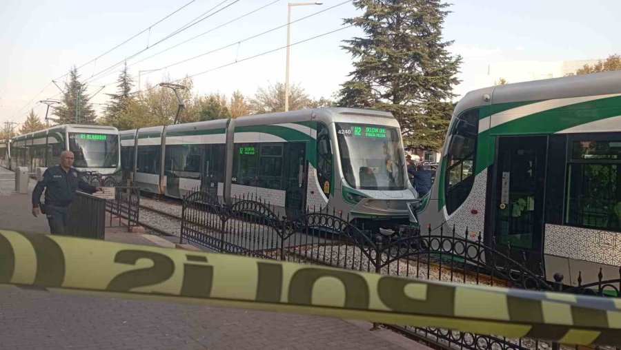 Tramvayın Önüne Düşen Kadın Hayatını Kaybetti