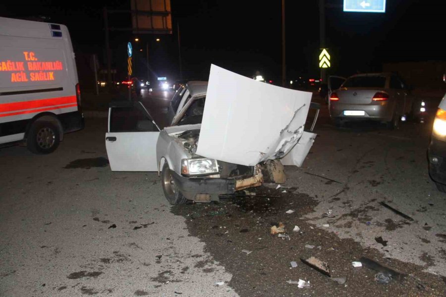 Konya’da İki Otomobil Çarpıştı: 8 Yaralı