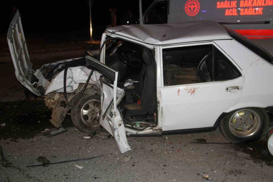 Konya’da İki Otomobil Çarpıştı: 8 Yaralı