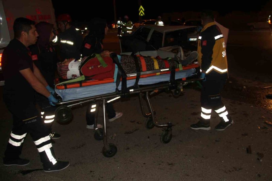 Konya’da İki Otomobil Çarpıştı: 8 Yaralı