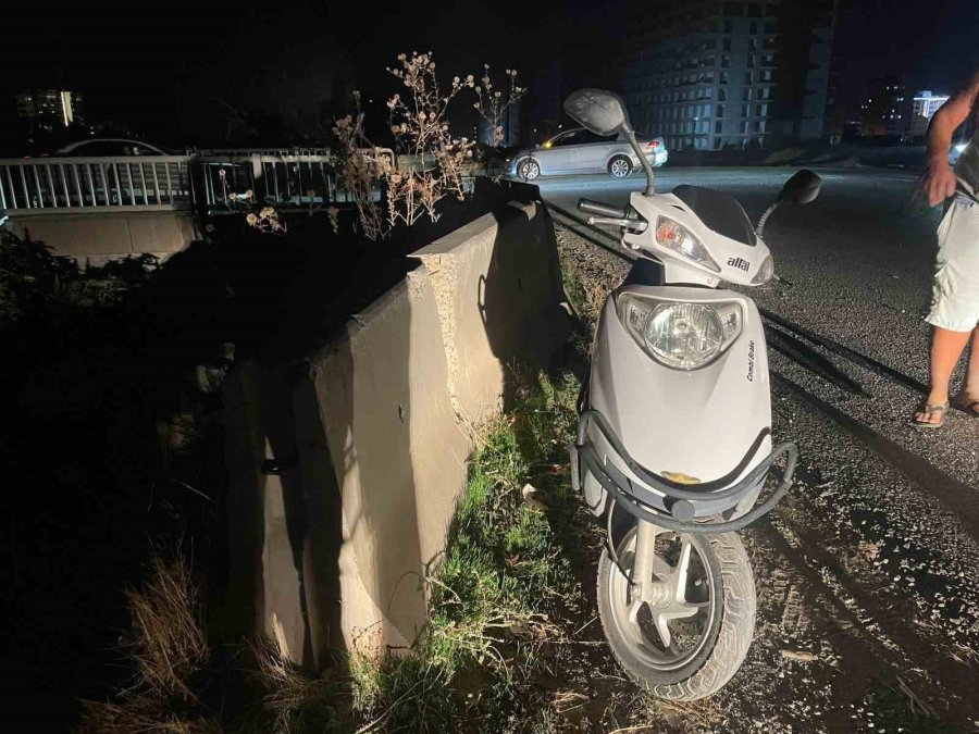 Bariyerlere Çarpan Alkollü Motosiklet Sürücüsü Yaralandı