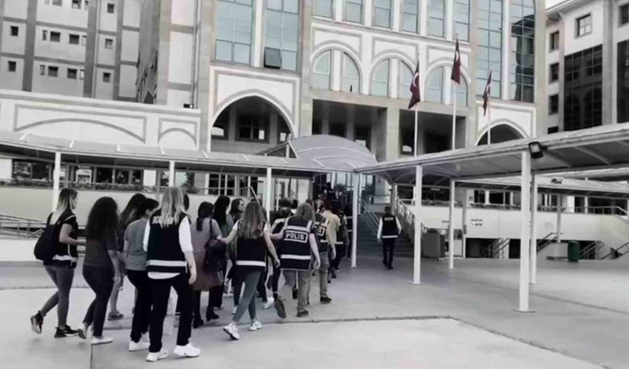 Antalya’da Medikal Malzeme Operasyonu: 25 Kişi Yakalandı