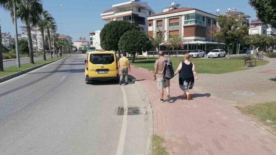 Özel Aracıyla Turist Taşıyan Korsan Taşımacı 20 Bin Tl Ceza Yedi, Aracı 2 Ay Trafikten Men Edildi