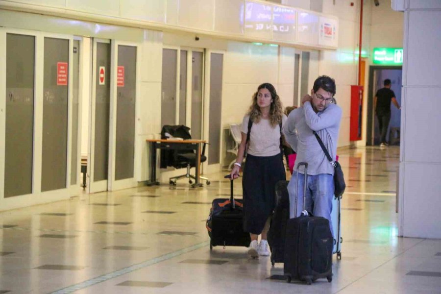 Tel Aviv’de Yaşanan Uçuş Yoğunluğundan Dolayı Antalya Aktarma Merkezi Olarak Kullanılıyor