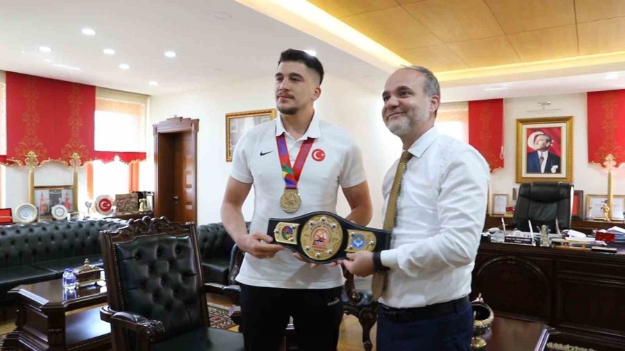 Dünya Şampiyonu Ahmet Talha Kacur’un Hedefi Olimpiyatlarda Altın Madalya Kazanmak