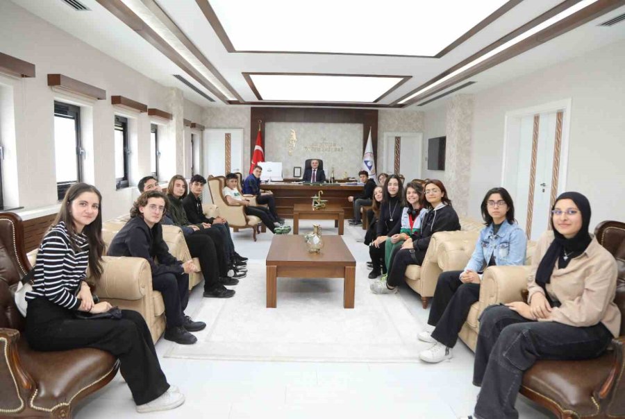 Lise Öğrencileri Erü’yü Ziyaret Etti