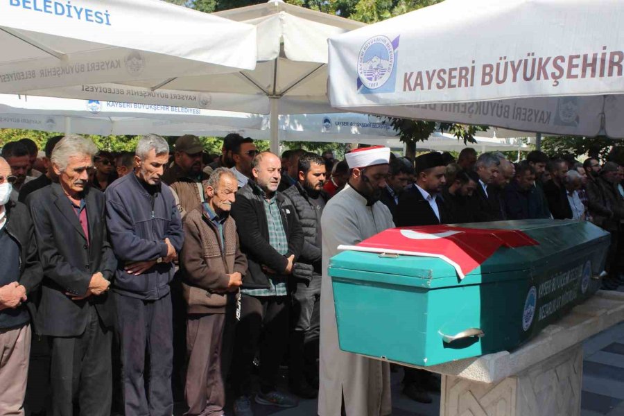 Kayseri’nin Neşe Kaynağı Fehmi’nin Ölümü Esnafı Yasa Boğdu
