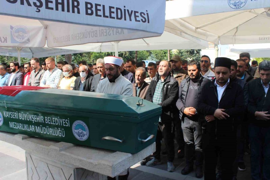 Kayseri’nin Neşe Kaynağı Fehmi’nin Ölümü Esnafı Yasa Boğdu