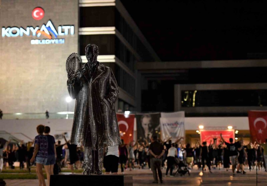 1923 Zeybekten Biri Olmak İçin Akın Ettiler