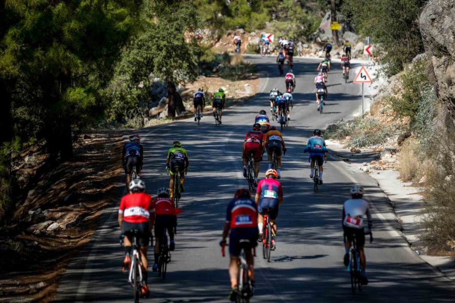 Muratpaşa Belediyesi’nden Sıfırdan Zirveye Bisiklet Yarışı