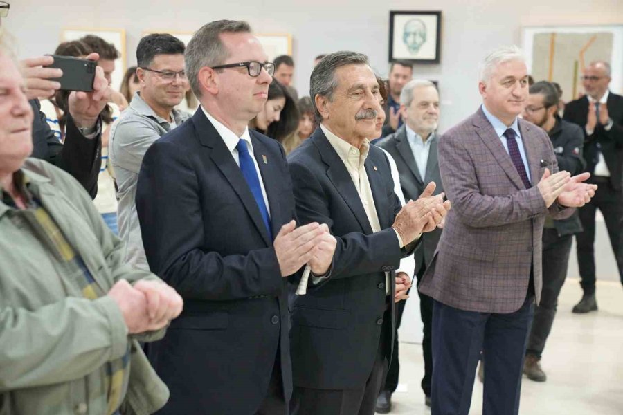 ‘doğu’ya Kervan’ Sergisi Açıldı