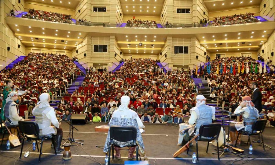 Turan Ethno- Folk Ensemble Erü’de Sahne Aldı