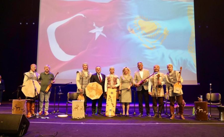 Turan Ethno- Folk Ensemble Erü’de Sahne Aldı