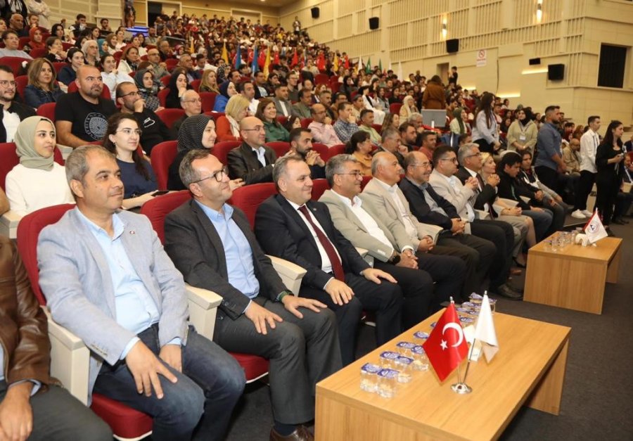 Turan Ethno- Folk Ensemble Erü’de Sahne Aldı