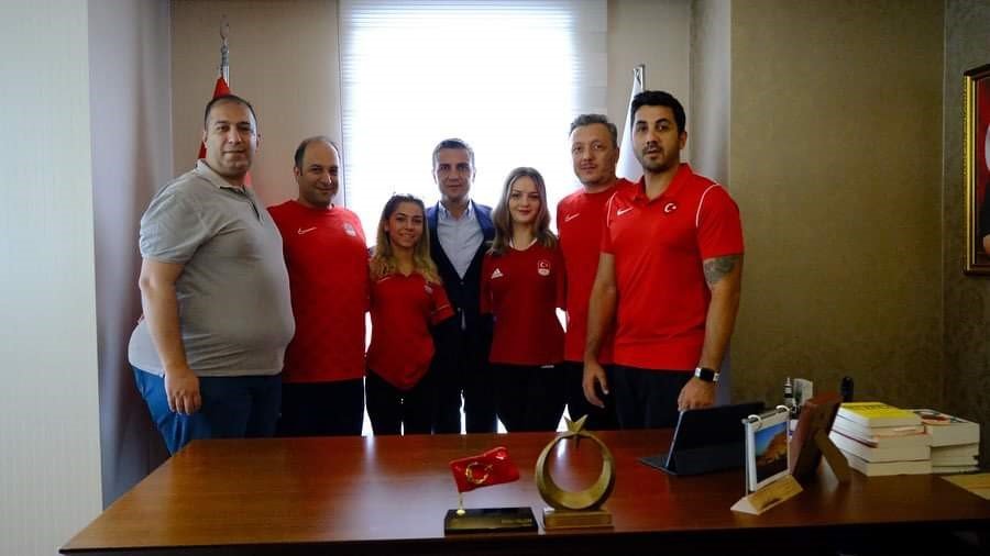 Türkiye Yüzme Federasyonu Başkanı Erkan Yalçın, Sevilay Öztürk Ve Sümeyye Boyacı İle Bir Araya Geldi