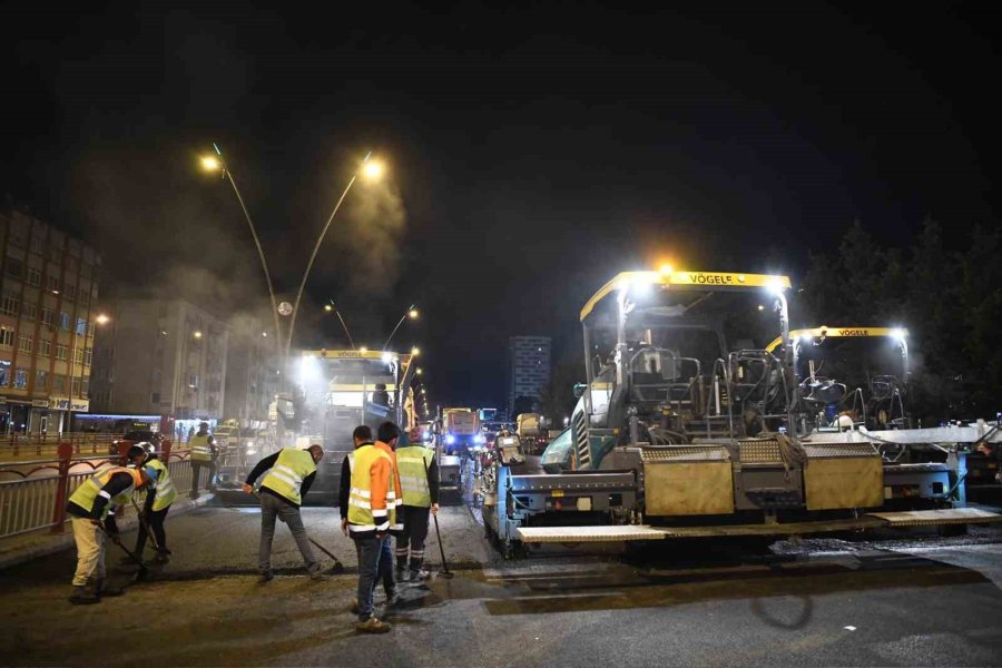 Başkan Büyükkılıç, Personelin Gece Mesaisini Yerinde İnceledi