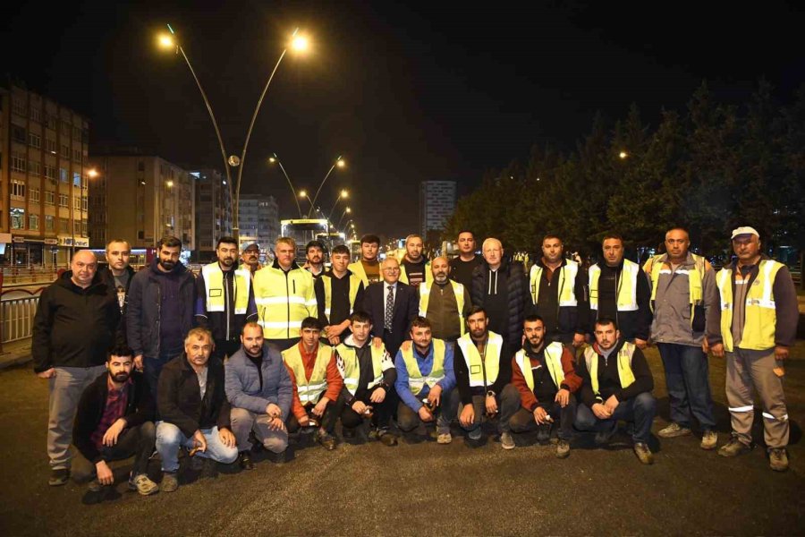 Başkan Büyükkılıç, Personelin Gece Mesaisini Yerinde İnceledi