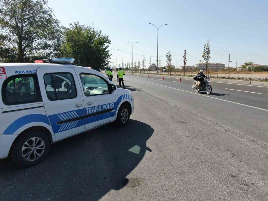 Aksaray’da Polis Trafiği Helikopterle Havadan Denetledi
