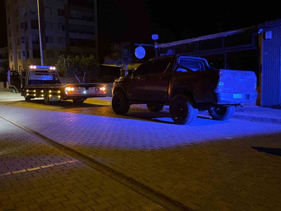 Trafik Ekiplerinden Kaçan Sürücü Lüks Kamyoneti Bırakıp Gitti