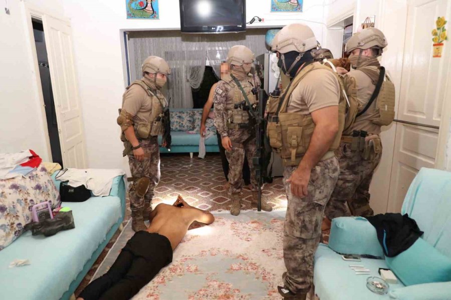 Mersin’de Uyuşturucu Satıcılarına Operasyon: 35 Gözaltı