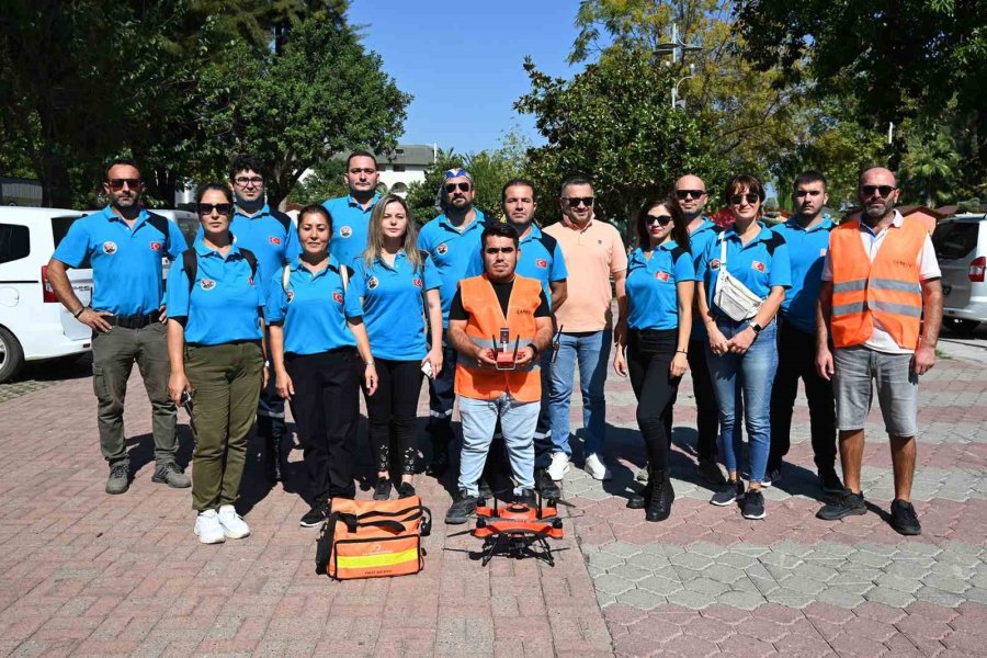Belediye Personeline İlk Yardım Çantası Dronla Geldi