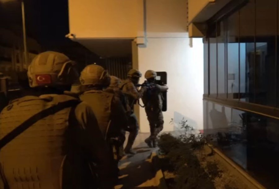 Antalya’da Silahlı Suç Örgütüne Operasyon: 19 Kişi Tutuklandı