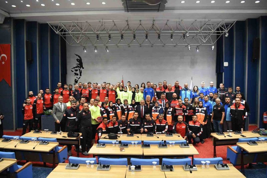 Başkan Büyükkılıç’tan Afetin İsimsiz Kahramanlarına Plaket