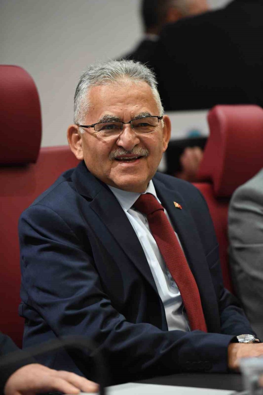 Başkan Büyükkılıç’tan Afetin İsimsiz Kahramanlarına Plaket