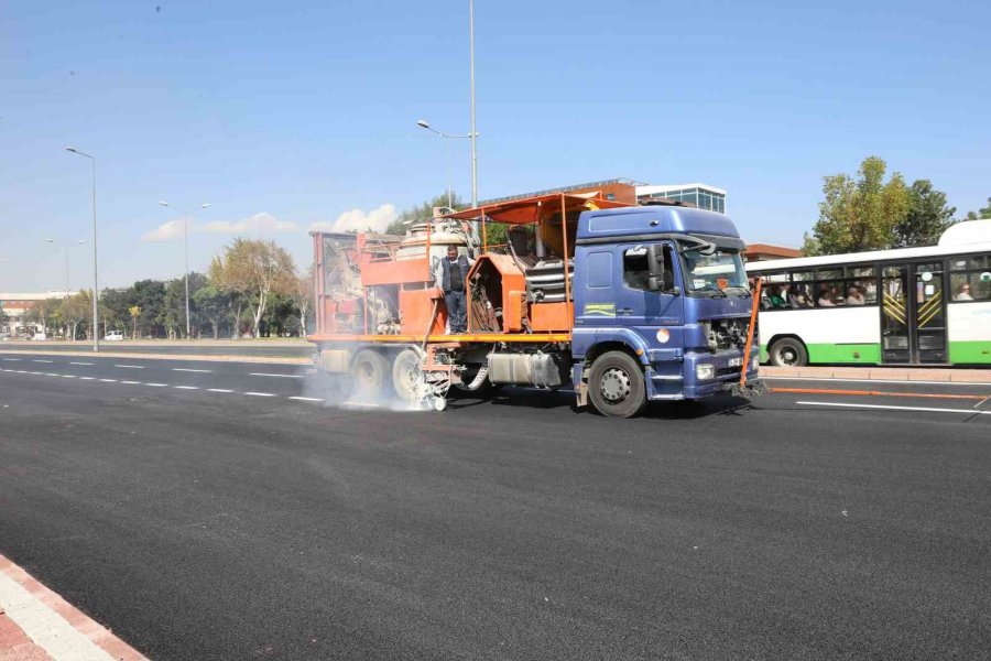 Büyükşehir, Günde 300 Bin Aracın Geçiş Yaptığı Yolda Asfalt Çalışmasını Tamamladı