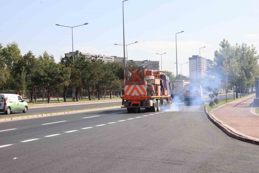 Büyükşehir, Günde 300 Bin Aracın Geçiş Yaptığı Yolda Asfalt Çalışmasını Tamamladı