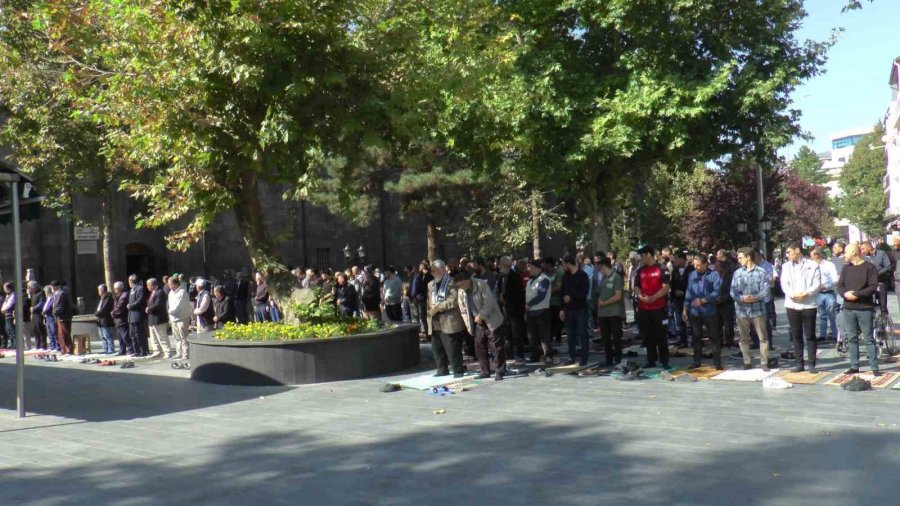 Hayatını Kaybeden Filistinliler İçin Kayseri’de ‘gıyabi Cenaze Namazı’ Kılındı