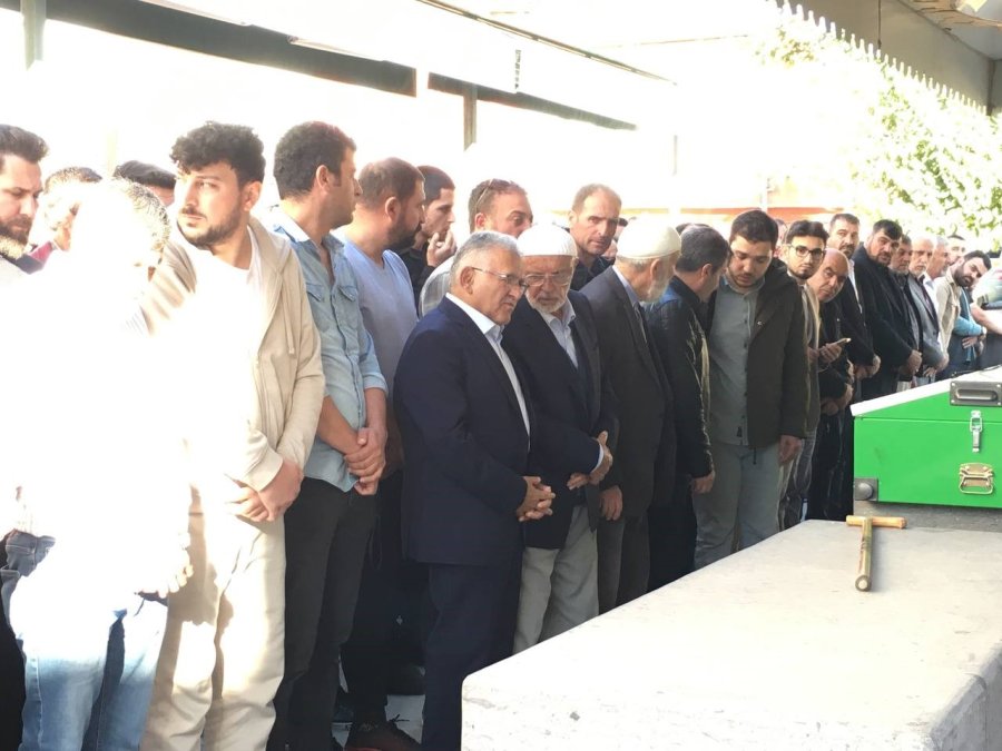 Hayatını Kaybeden Ak Parti İlçe Başkan Yardımcısı Son Yolculuğuna Uğurlandı